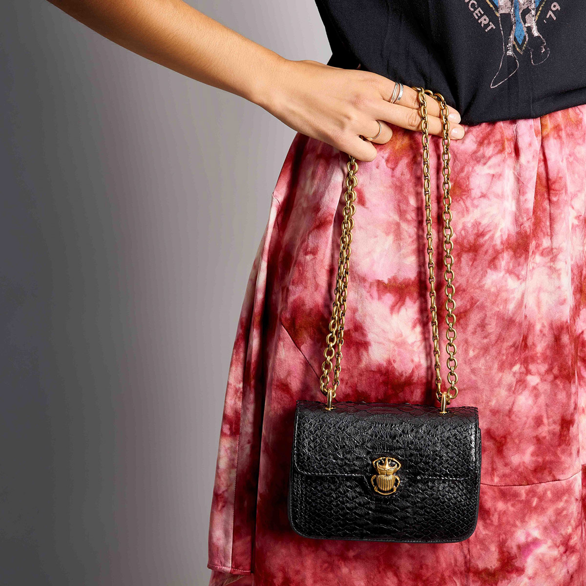 sac-python-ava-black