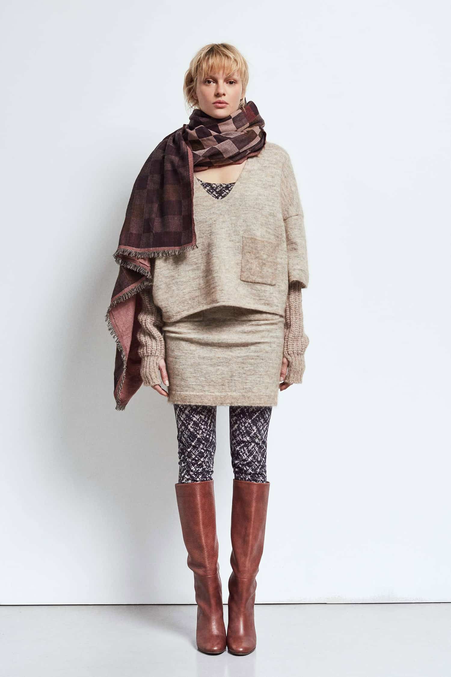 Humanoid_WARIO_WINE_scarf_2