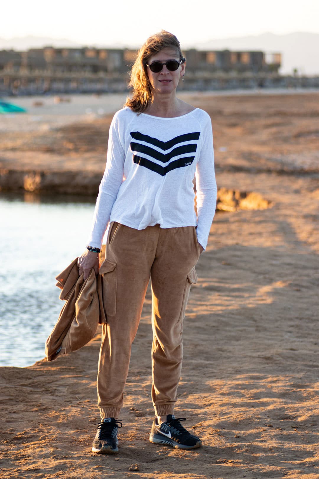 LOVESUNDAILY_Sorolla_cargo-pants_caramel_3