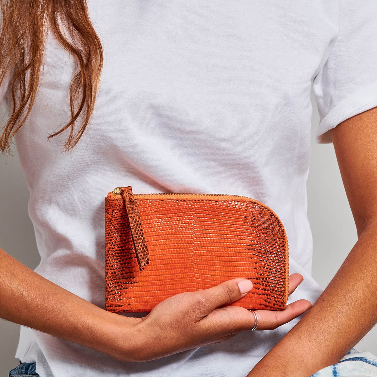 Claris-Virot_orange-lezard-Max-wallet_1