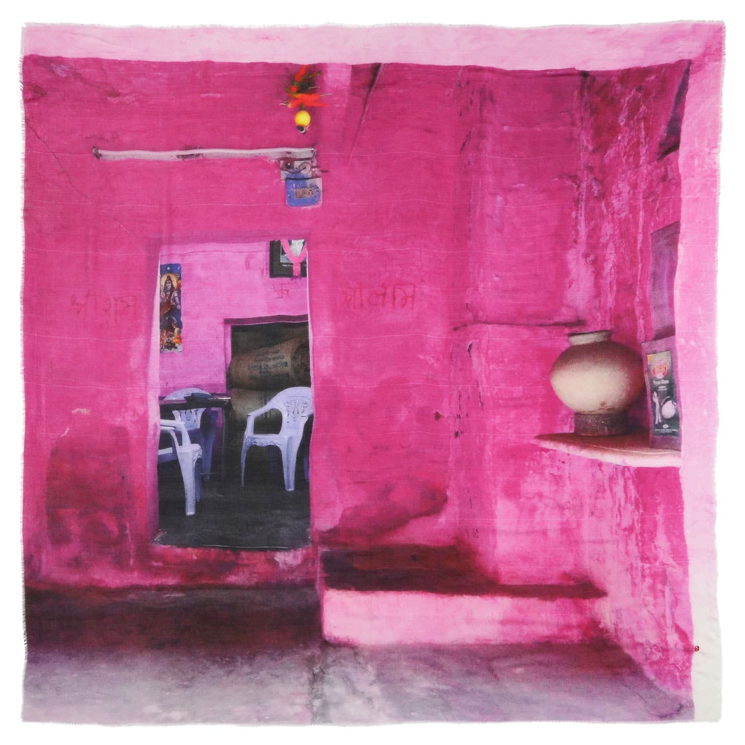Talking-walls-scarf_ela_pinkroom_low