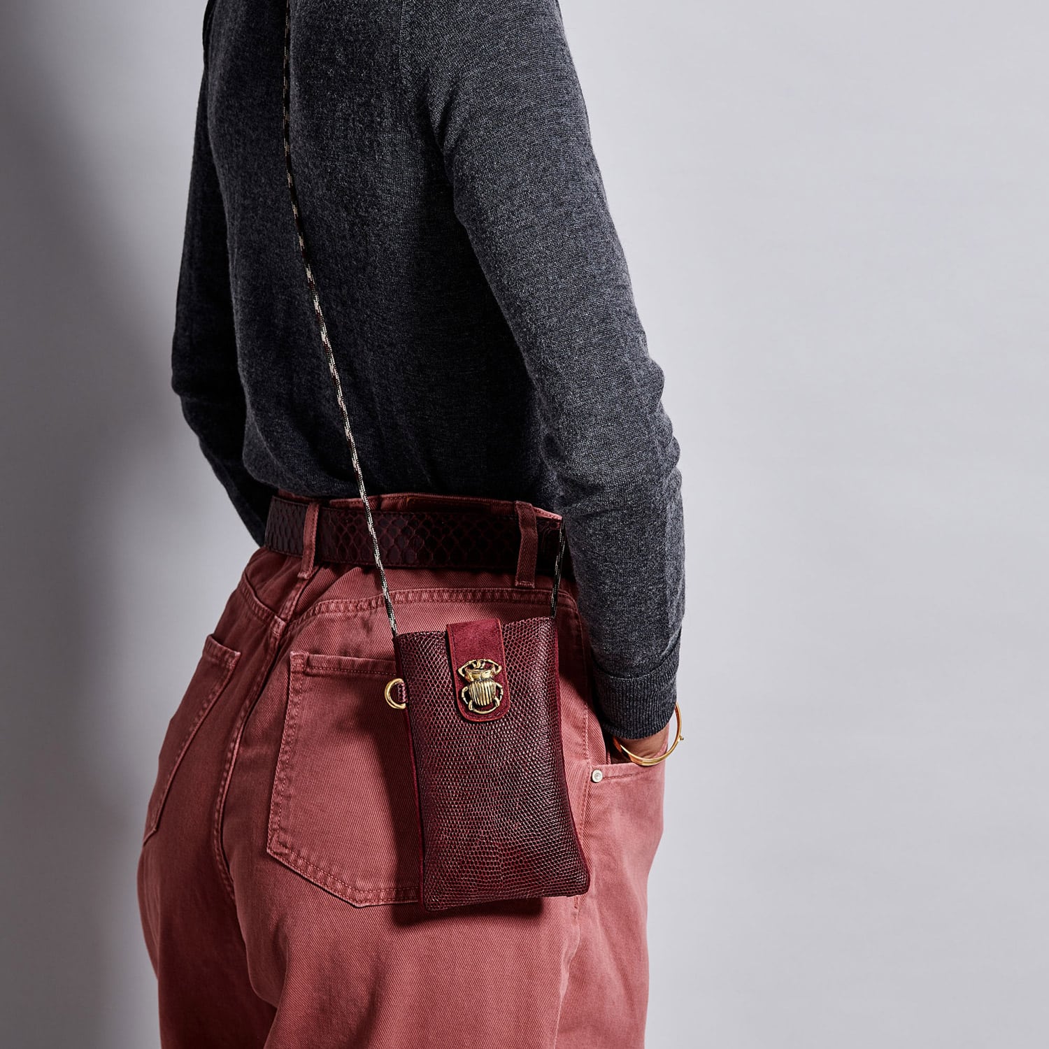 Claris-Virot_etui-a-telephone-python-marcus-bordeaux_1
