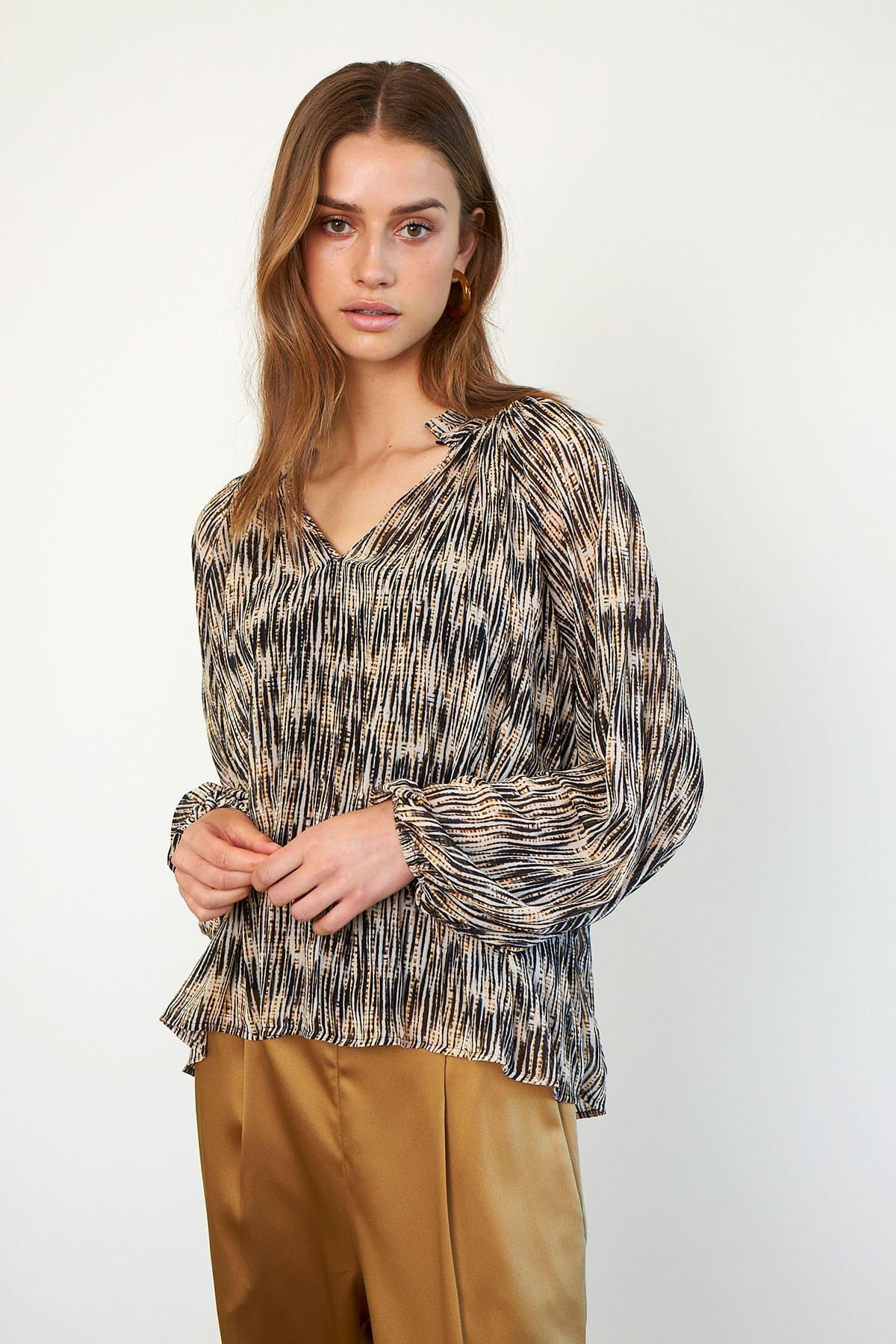 Second-Female_Rogers_Blouse_5
