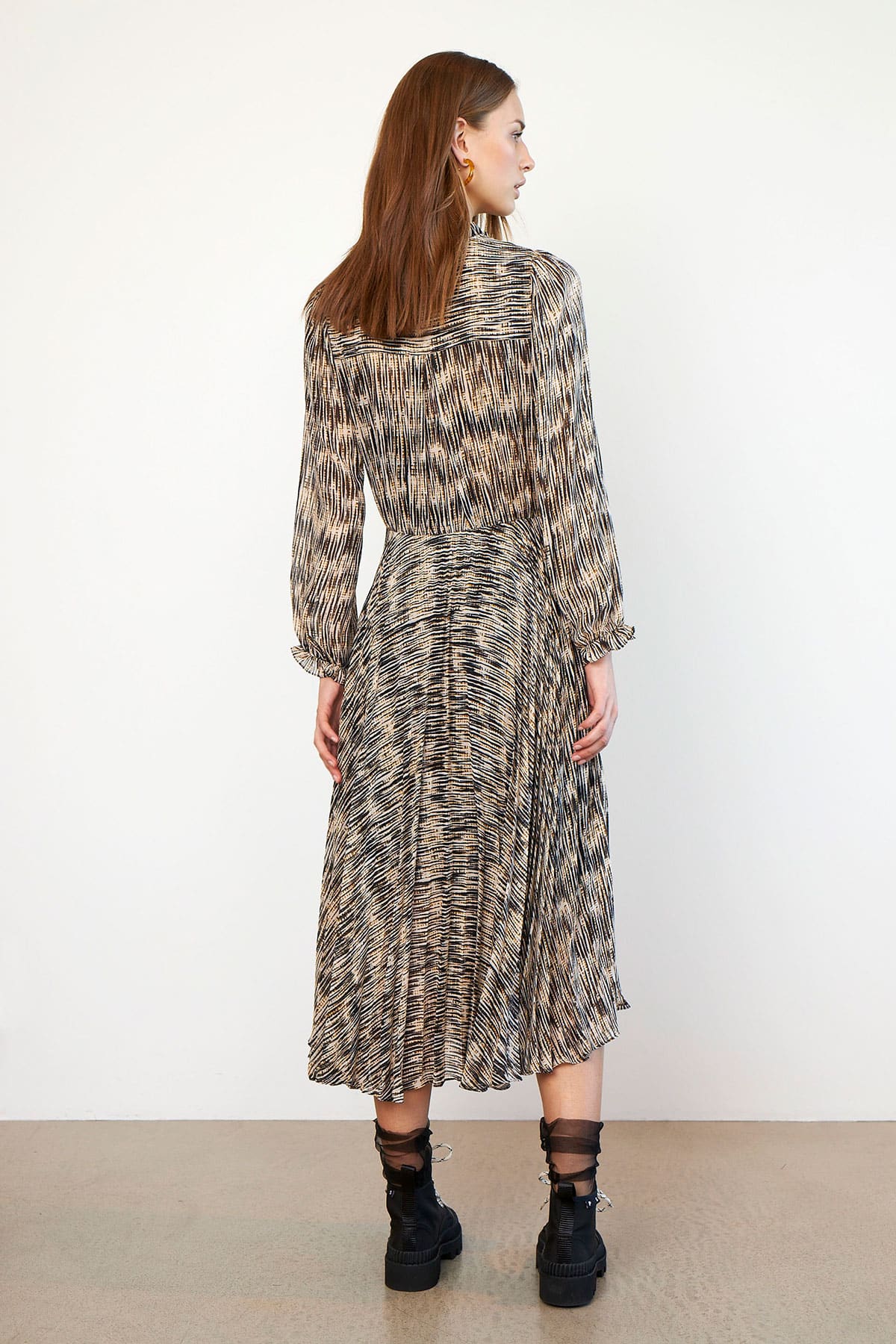 Second-Female_Rogers_Dress_1