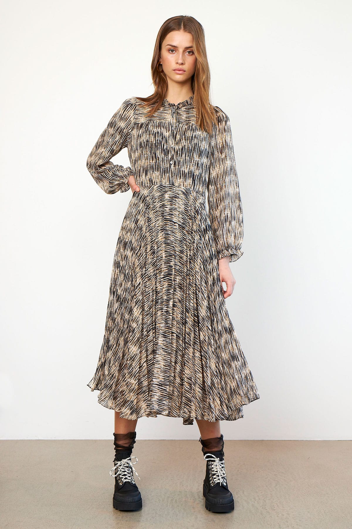 Second-Female_Rogers_Dress_2