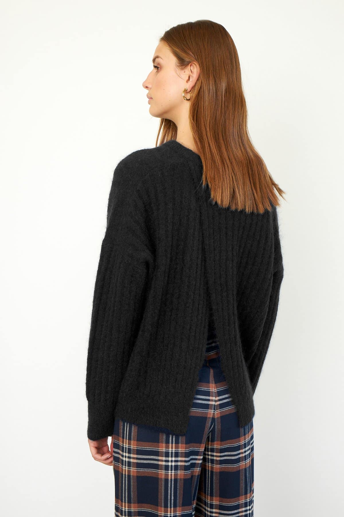 SecondFemale_Brooky-Knit_3