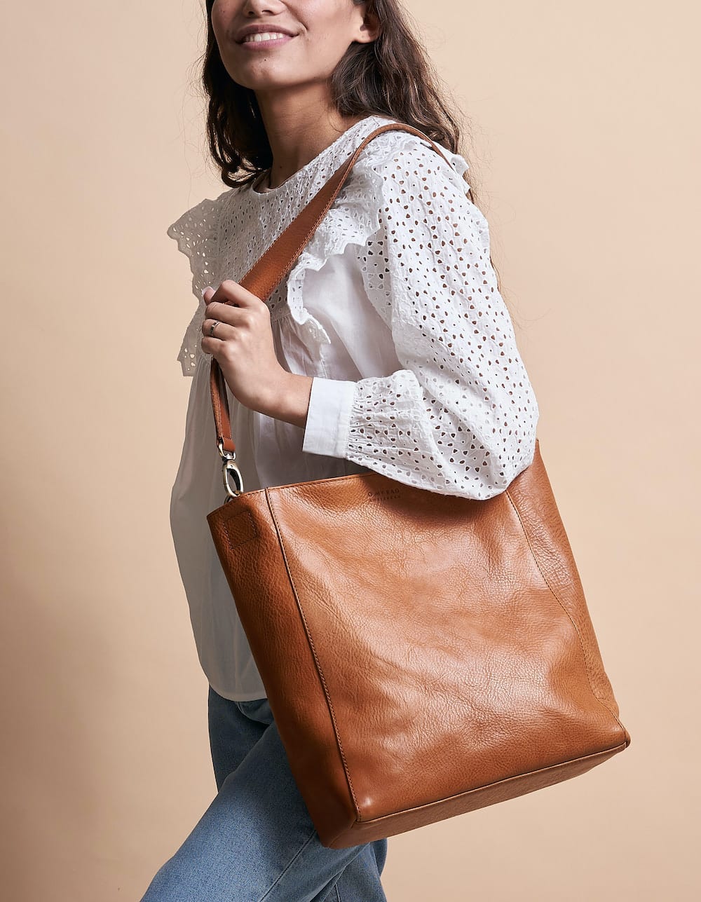 O-My-Bag_sofia_cognac_model