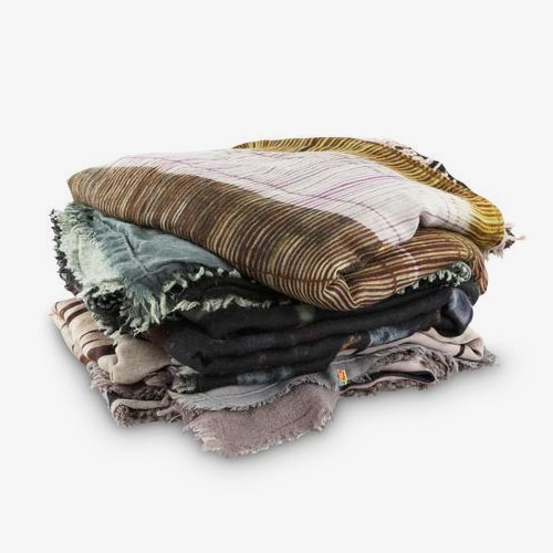 Talking Walls scarf cashmere 1