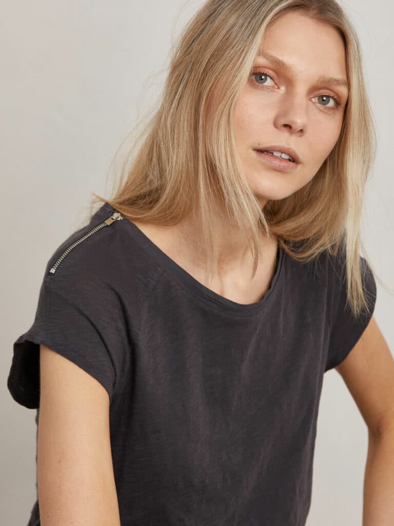 Hunkydory ross zip t shirt charcoal 1