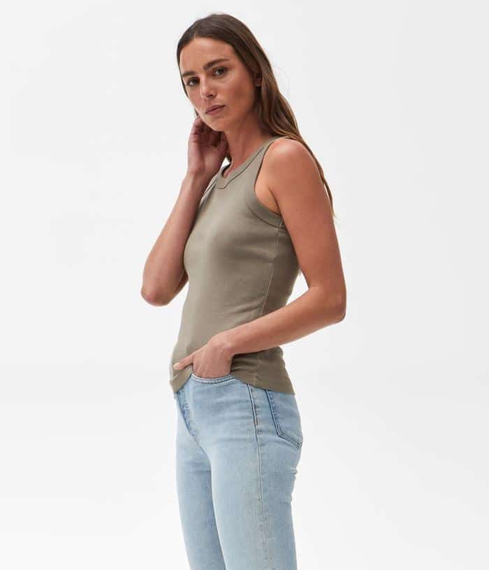 Paloma_9969_OLI_002_700x