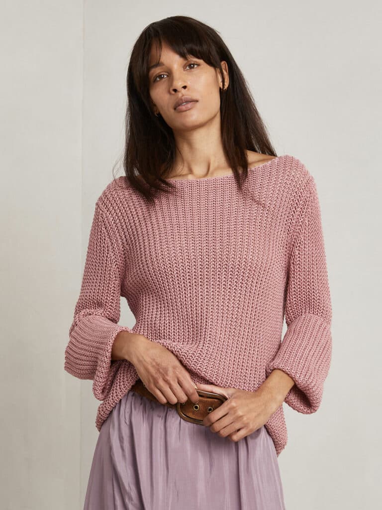 241 b8188dae61 10000173 hildasweater shimmeringpink frontcrop 1600 1200px
