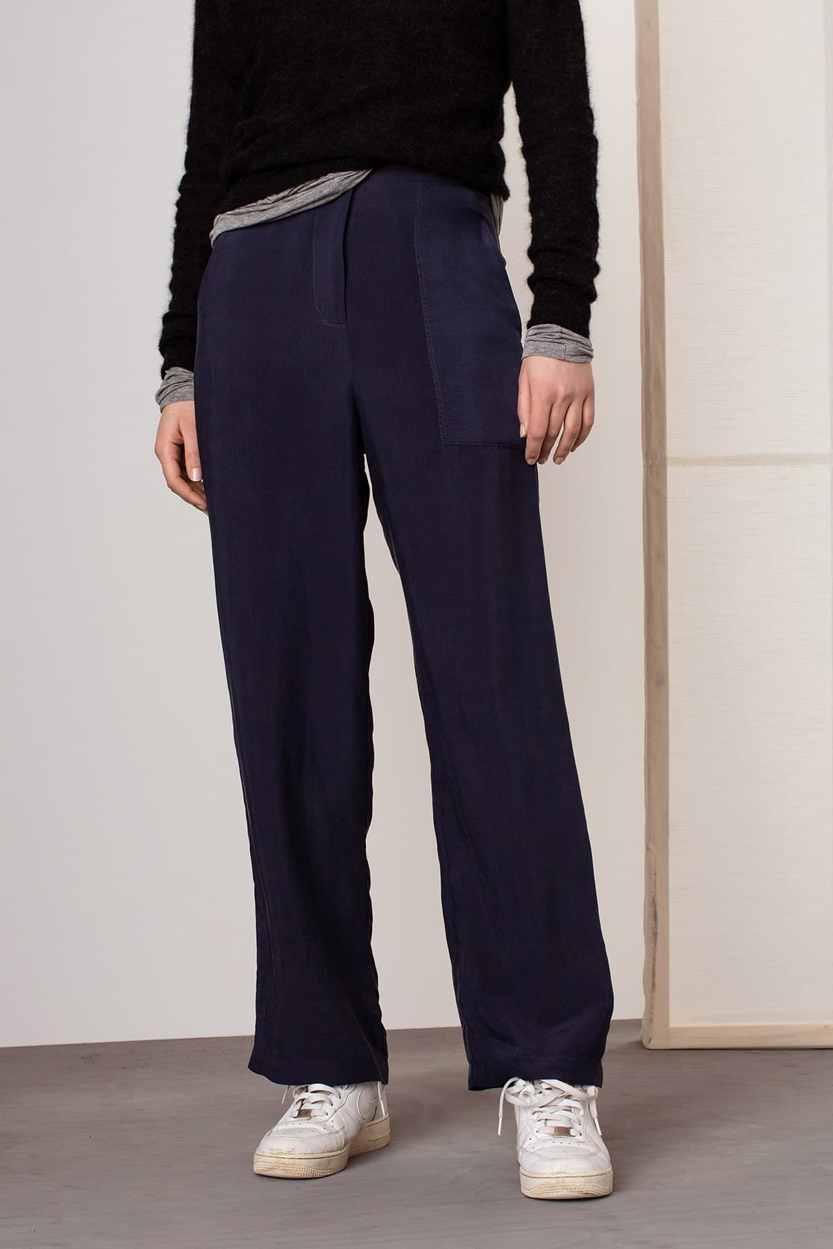 Humanoid_RIGG_trousers_NIGHT_01