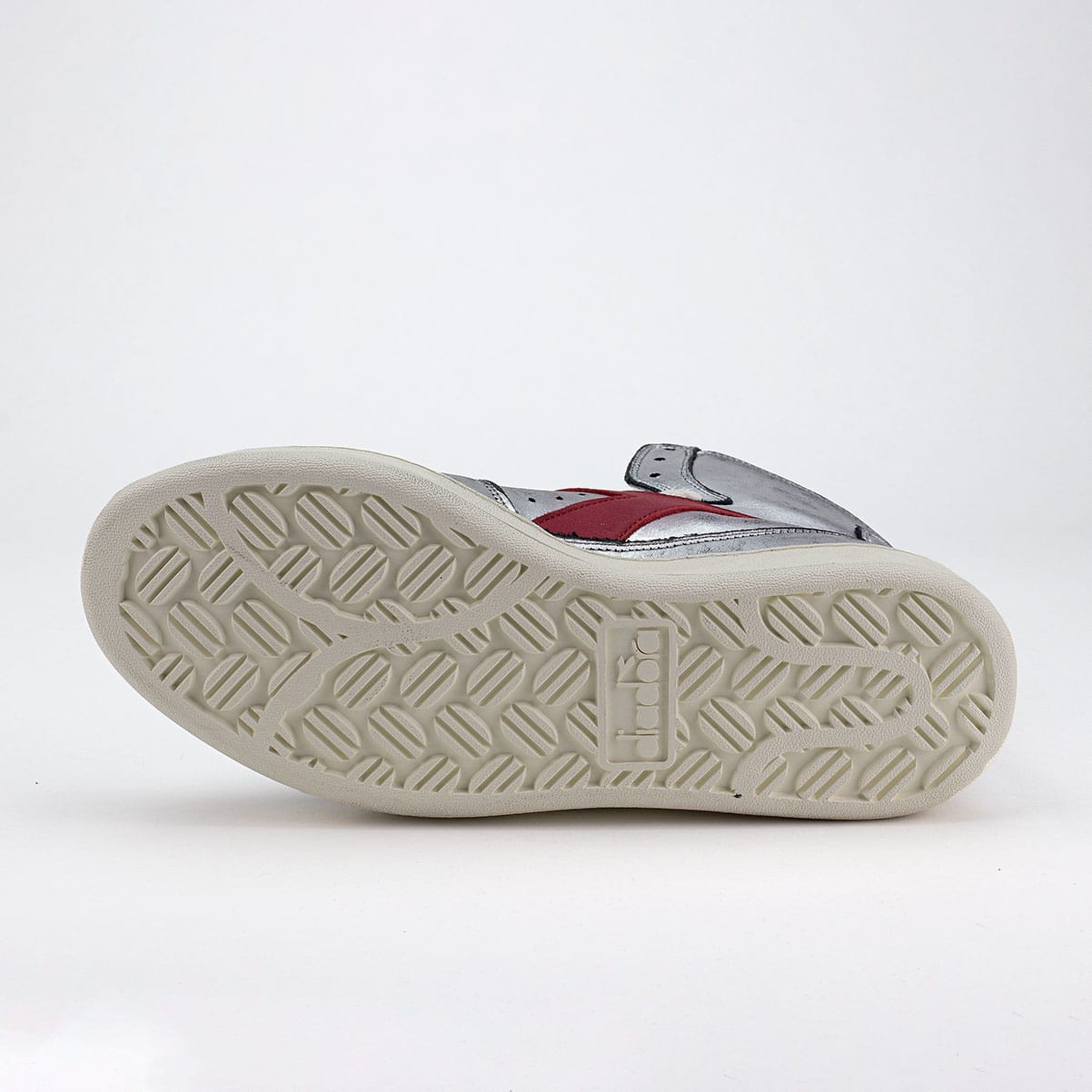 DIA_Heritage Mi Basket_Silver_Used_SilverRed_U_1200px
