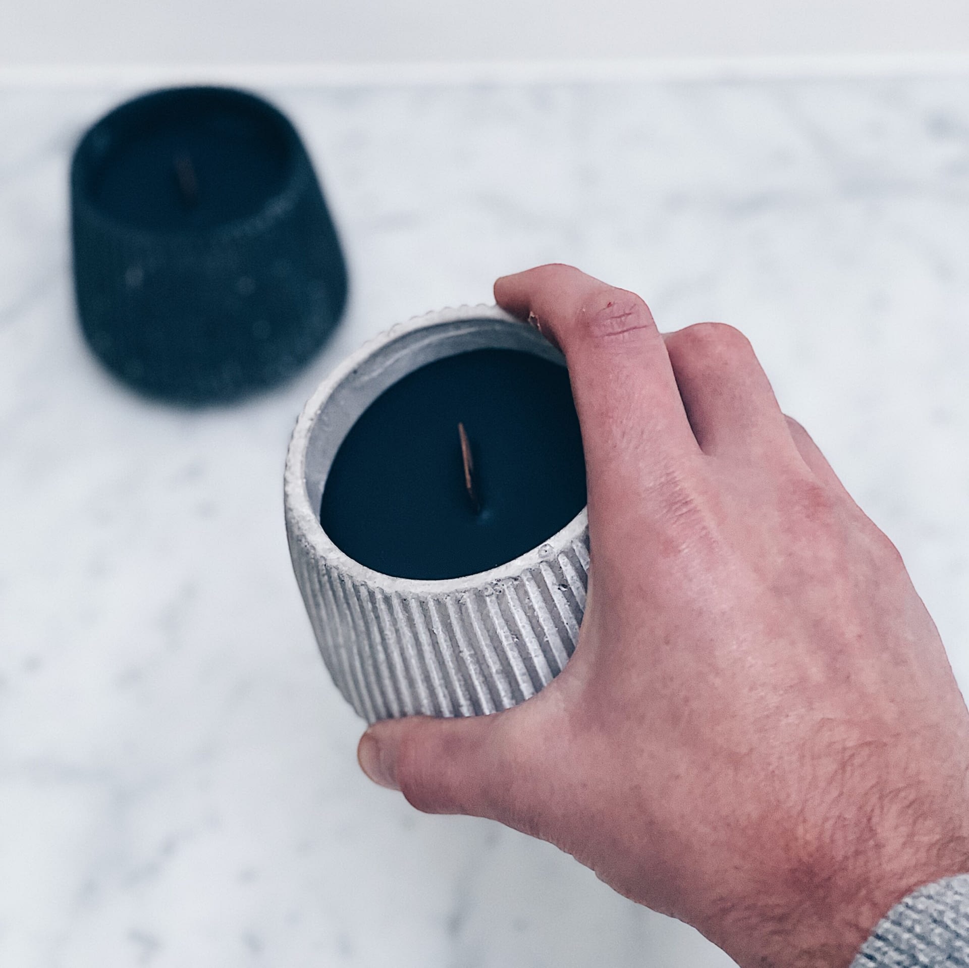 Paju-Design_Axia-Light-Grey_candle_1