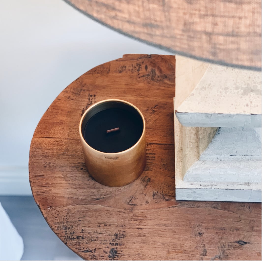 Paju-Design_Dark-Classic-Gold_candle_1