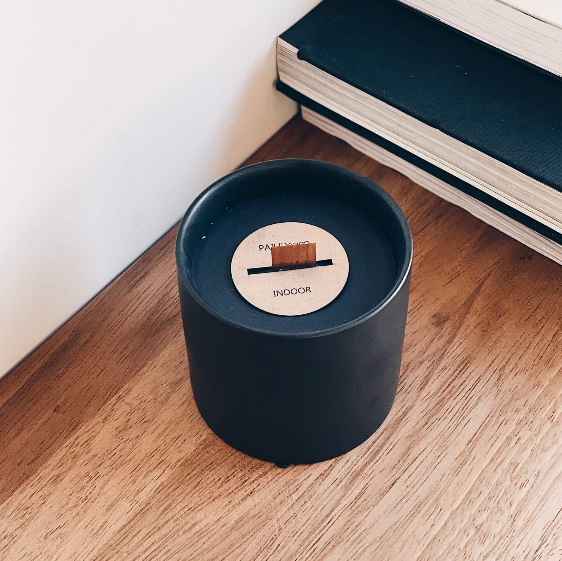 Paju-Design_Dark-Classic-Matte_candle_2