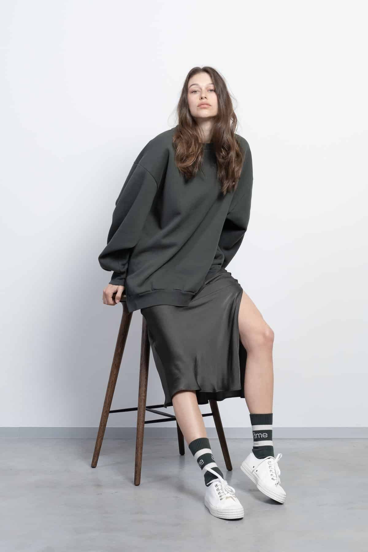 UllaOversizedSweat_AME_FW21_WEB_1800px-5481_1ac10378-bbb6-4157-81b9-36d905550134_2000x
