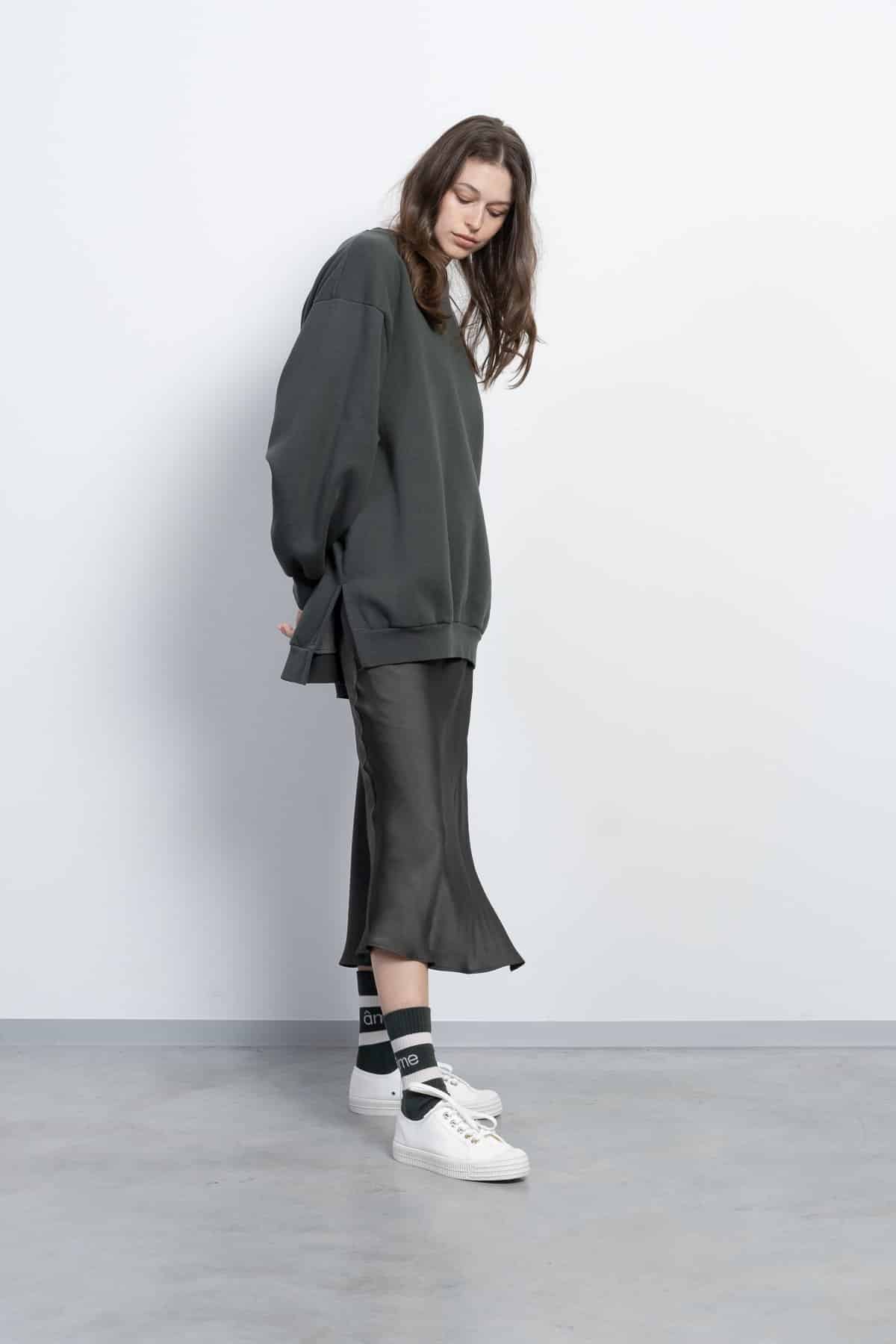 UllaOversizedSweat_AME_FW21_WEB_1800px-5500_c6829044-71d6-4171-a9a7-14e3ff9834e5_2000x