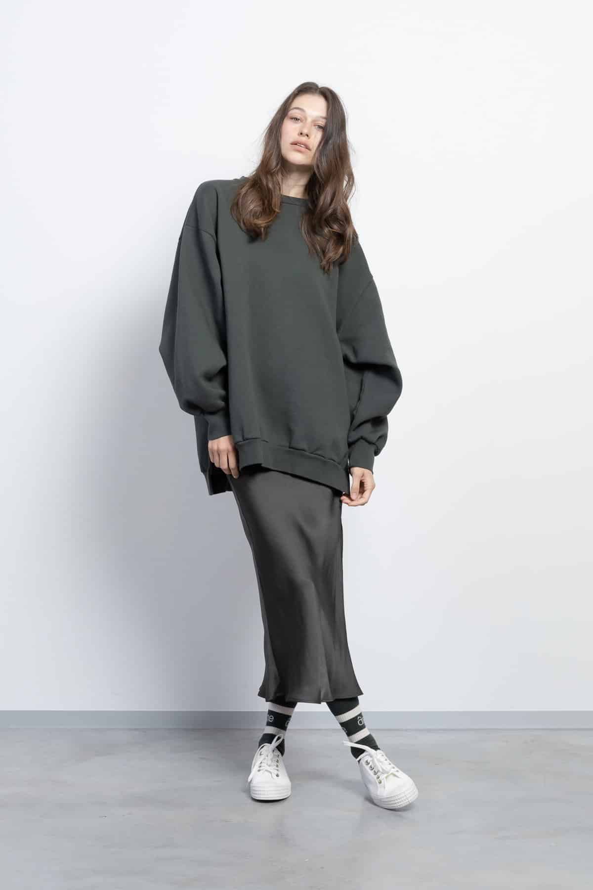 UllaOversizedSweat_AME_FW21_WEB_1800px-5515_c483b313-1a66-4fad-aa9e-c4aa4656ff89_2000x