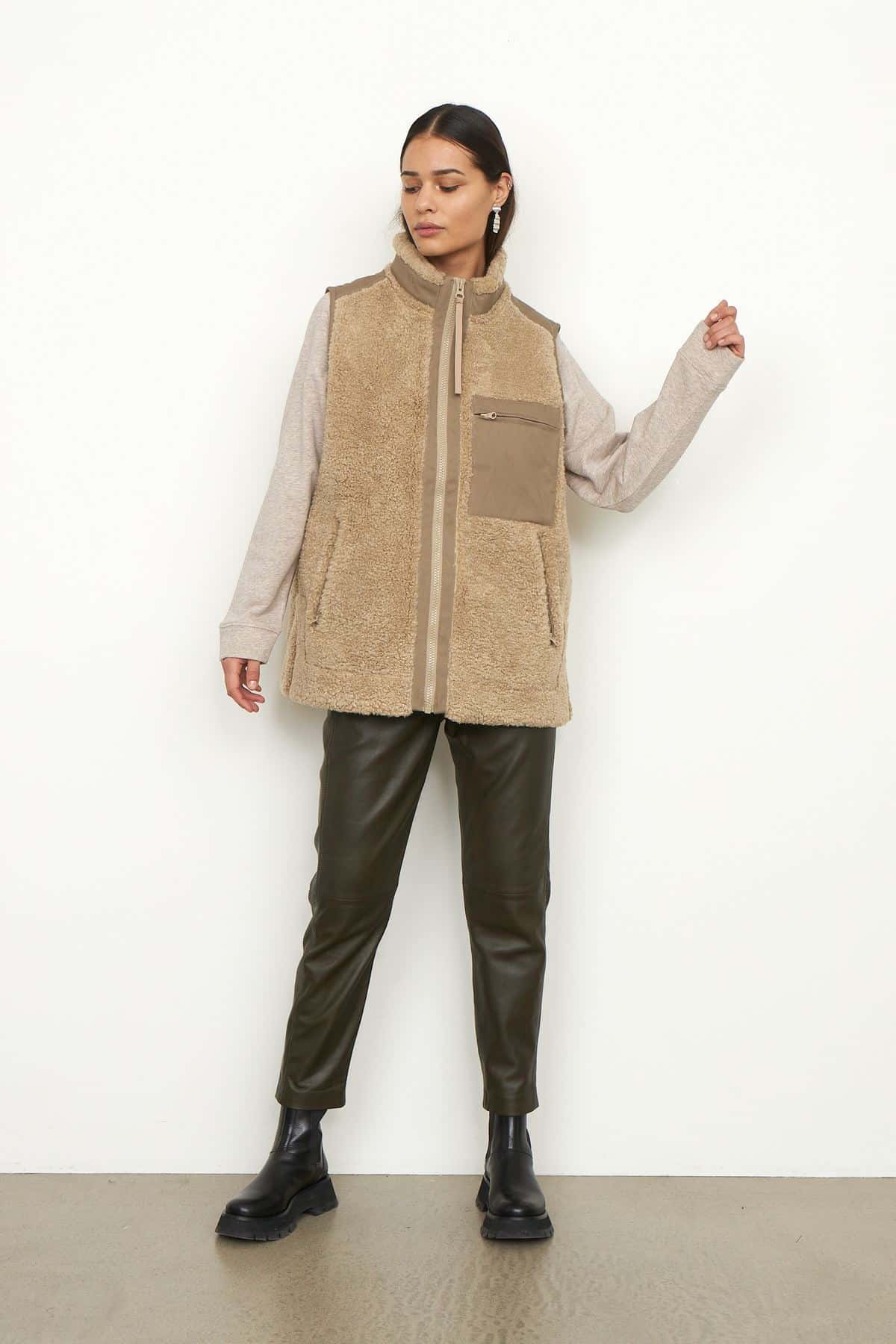 SecondFemale_Krizian-waistcoat_7
