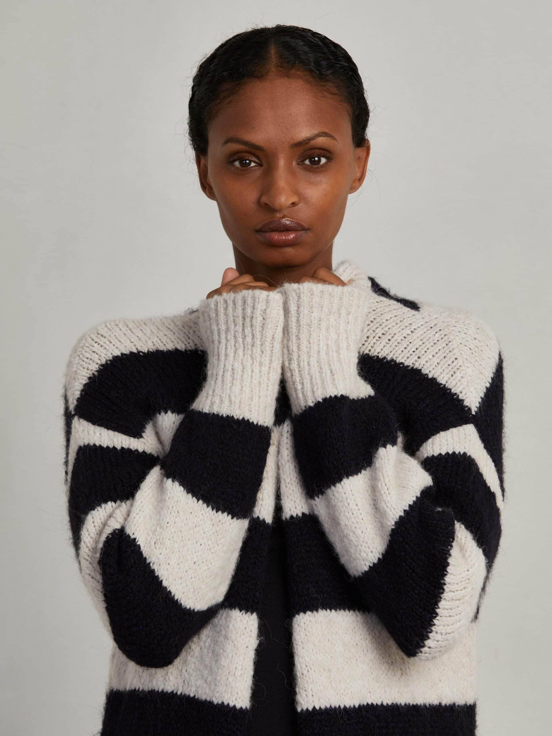 6787_971a4efb4b-10000339_deanlongcardigan_sand-darkchicbluestripe_detail2-2400