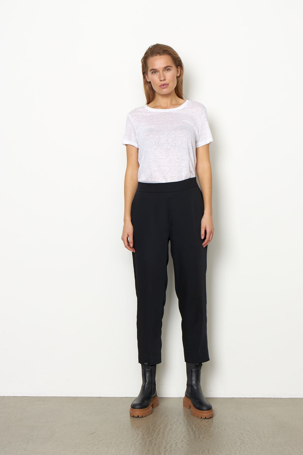SecondFemale_Garbo-trousers_1