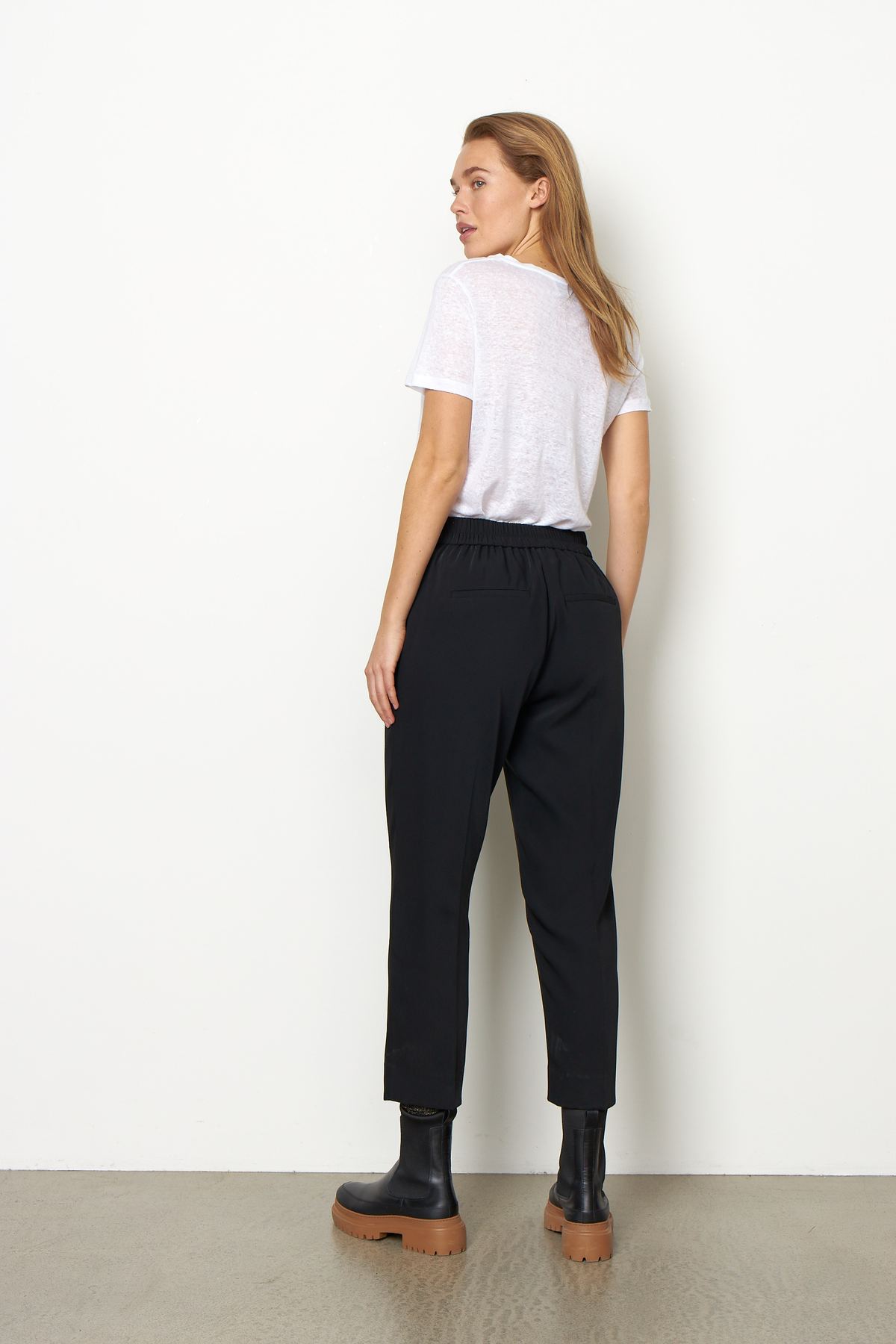 SecondFemale_Garbo-trousers_3