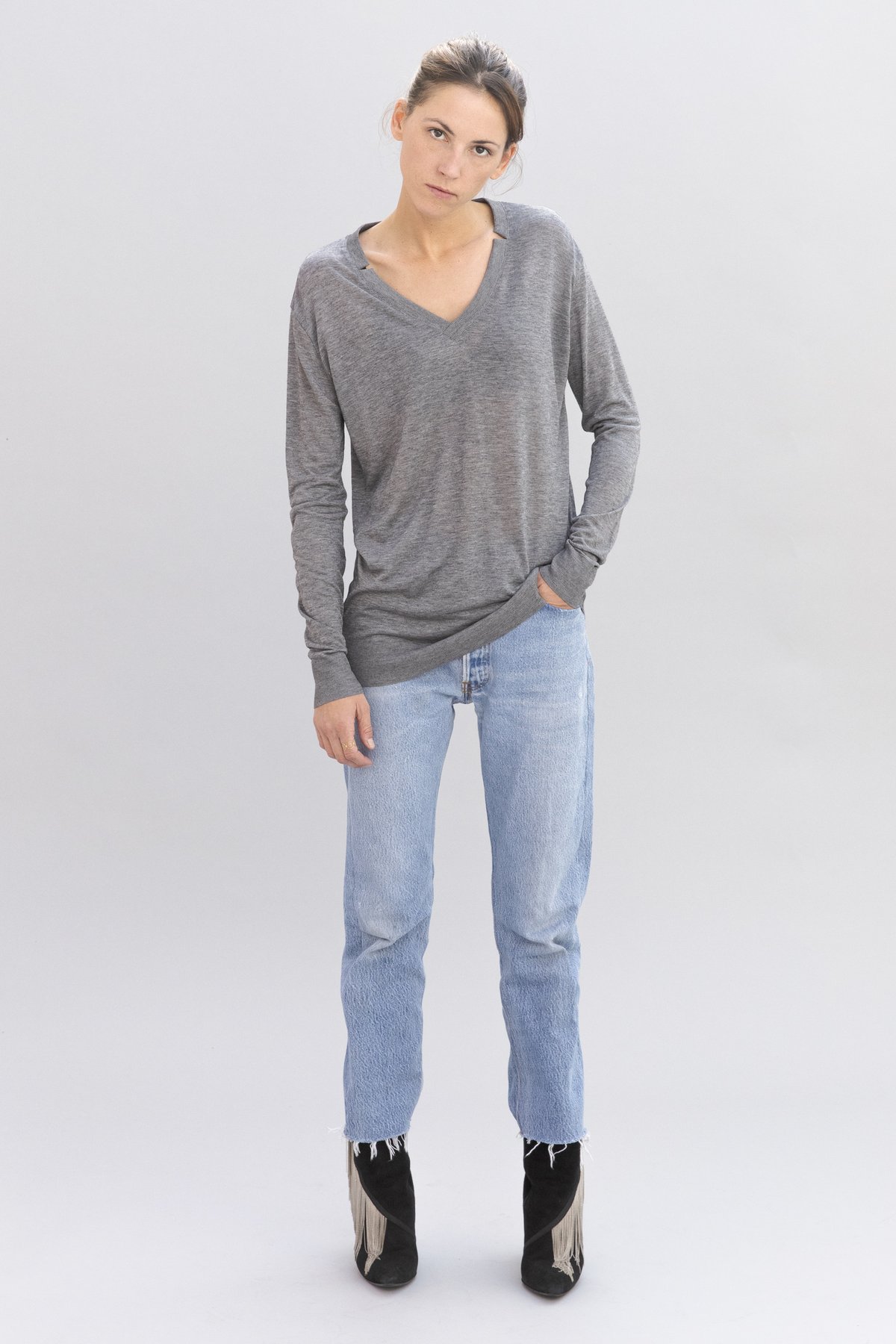 sarahdesainthubert-SS20-knit-john-grey-1_1200x1800