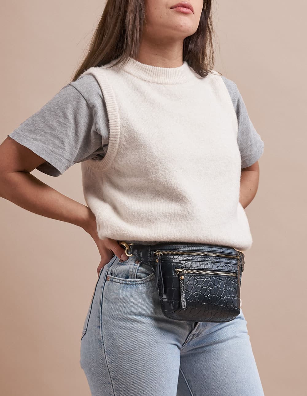 Becks_navy_croco_WEB_model_1_1200x