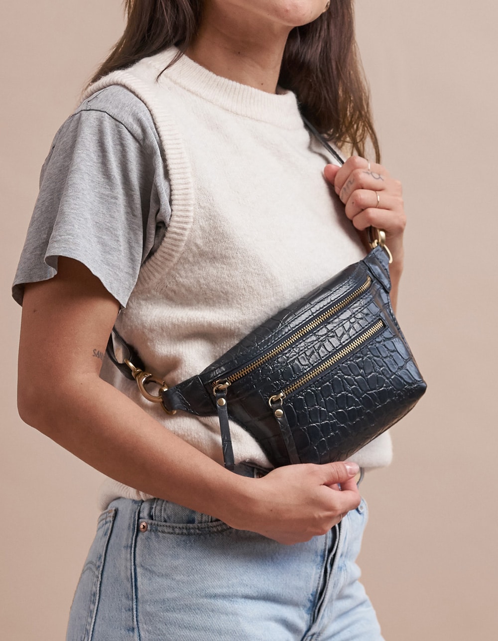 Becks_navy_croco_WEB_model_2_1200x