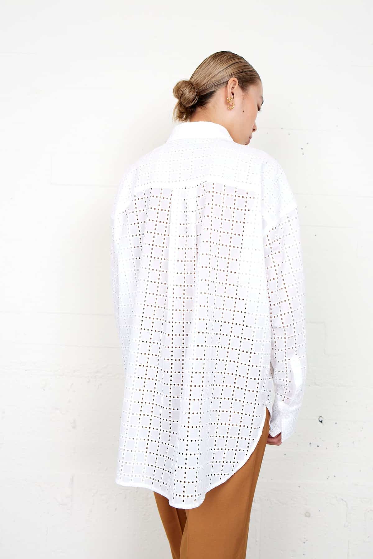 Second-Female_SOLFRID-SHIRT-WHITE_5