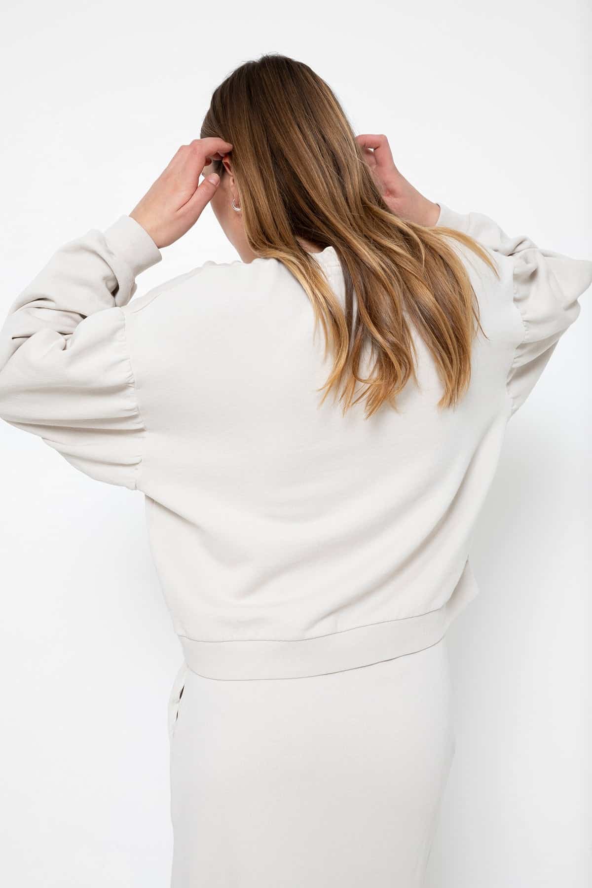 Ame_Grande_sweater_Cray_3