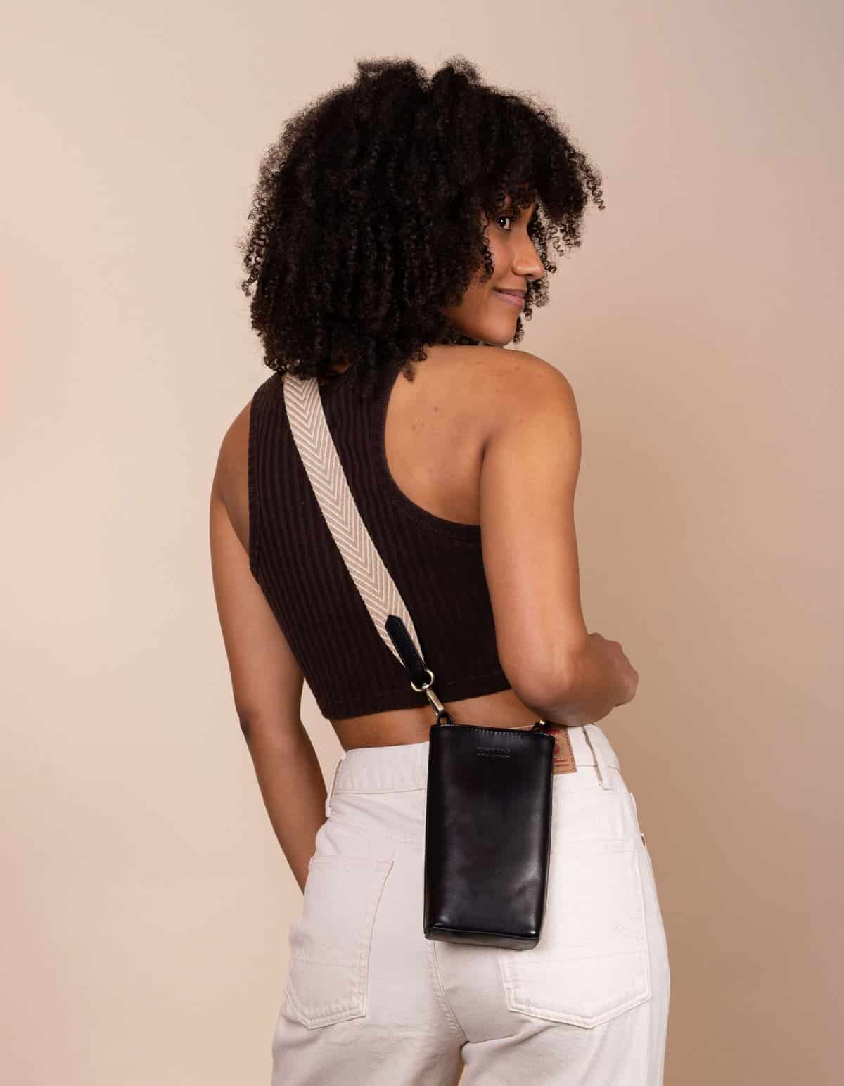 CharlieBag_Black_ClassicLeather_FemaleModel_4_1200x
