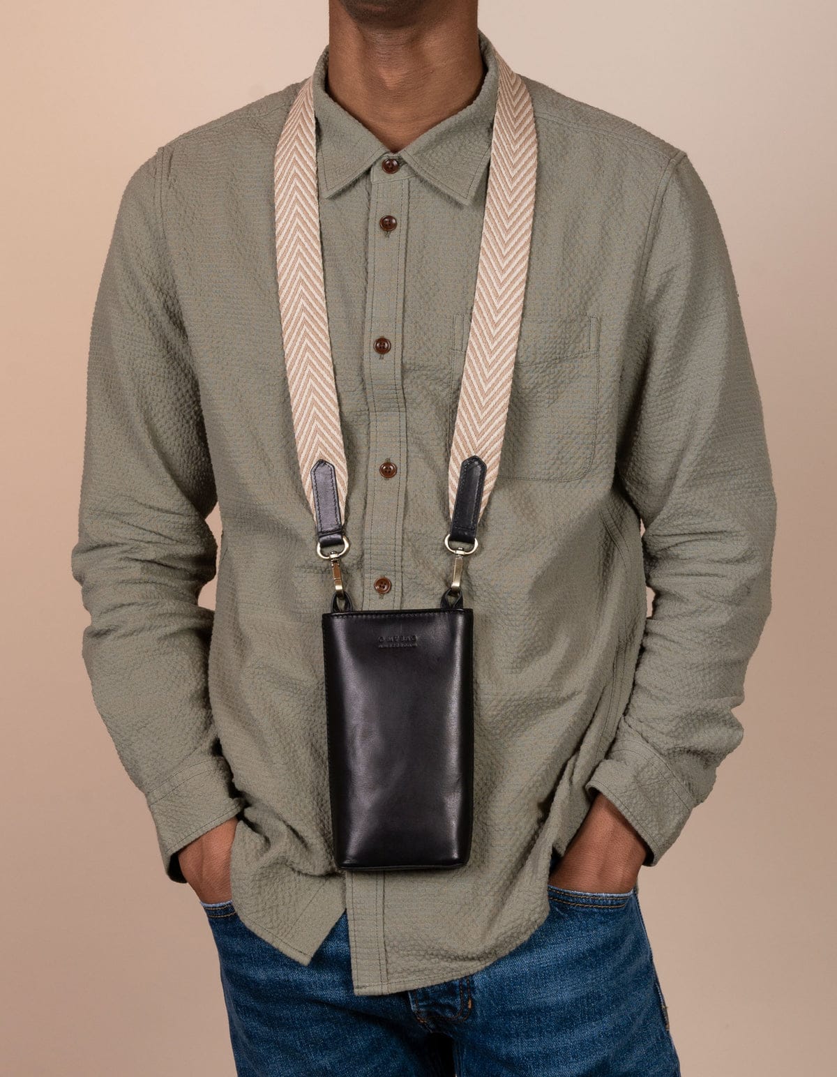 CharlieBag_Black_ClassicLeather_MaleModel_1_1200x