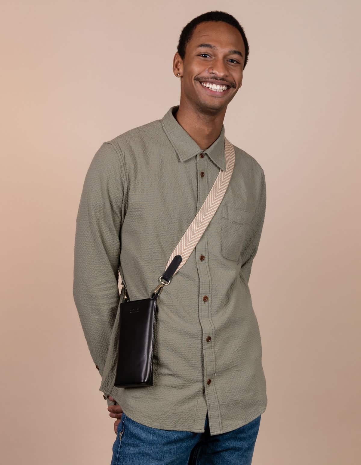 CharlieBag_Black_ClassicLeather_MaleModel_2_1200x