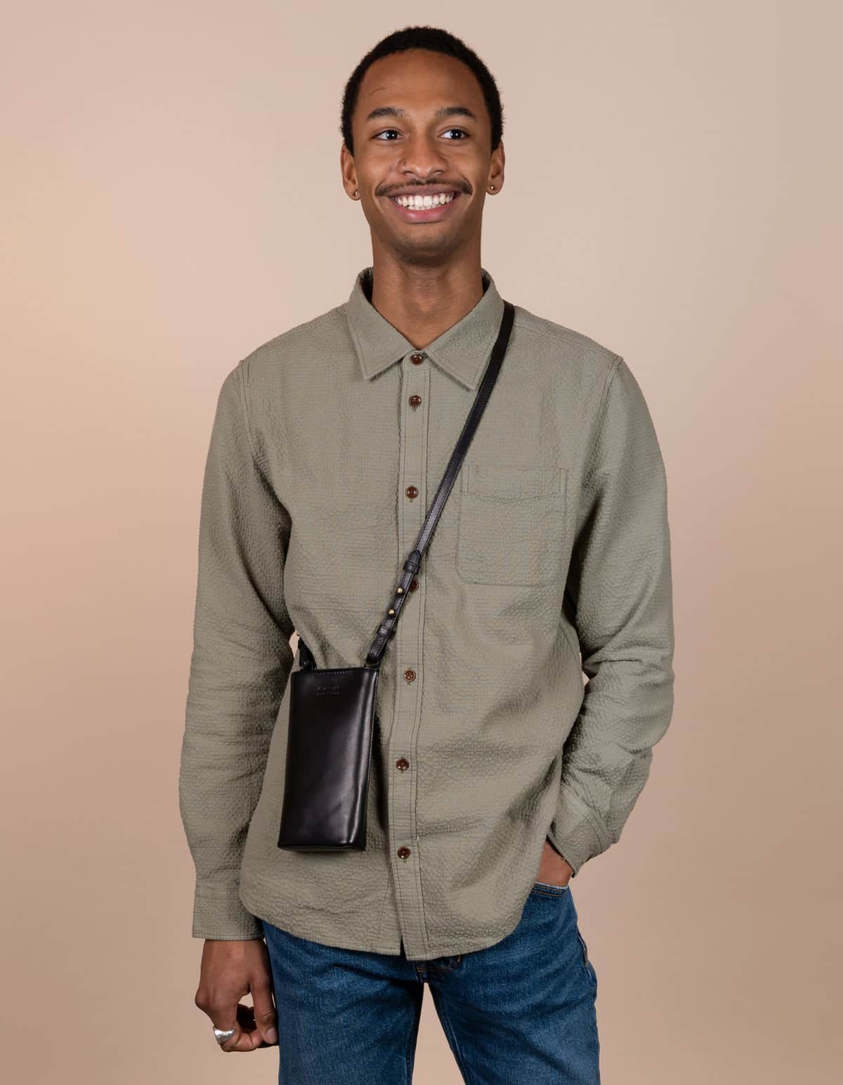 CharlieBag_Black_ClassicLeather_MaleModel_3_1200x