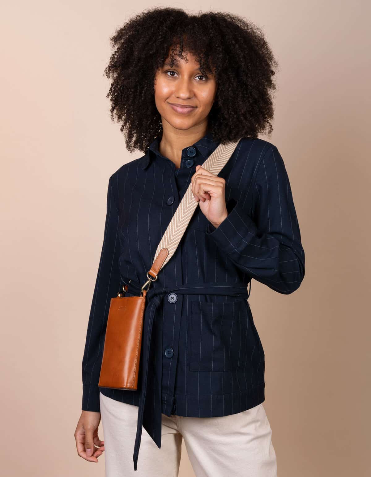 CharlieBag_Cognac_ClassicLeather_FemaleModel_1_1200x