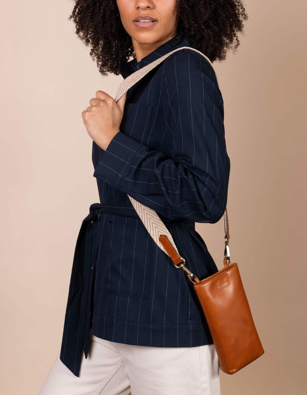 CharlieBag_Cognac_ClassicLeather_FemaleModel_2_1200x