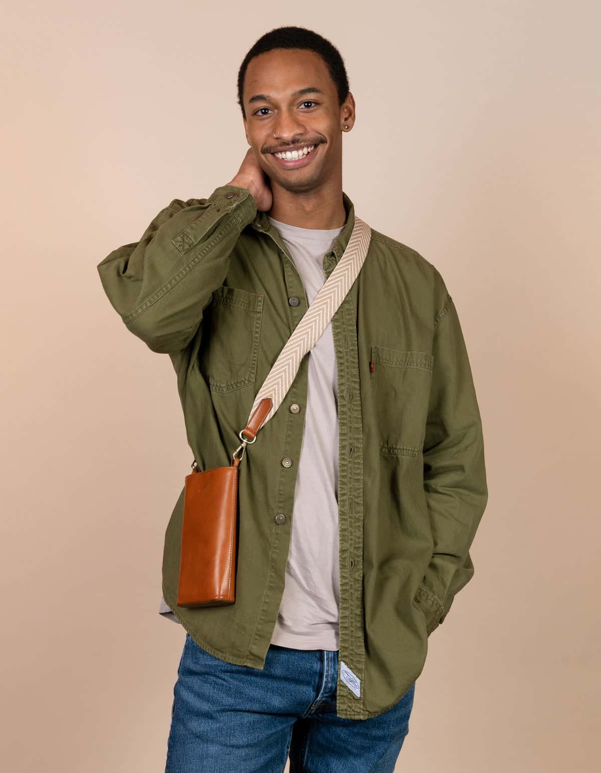 CharlieBag_Cognac_ClassicLeather_MaleModel_1_1200x