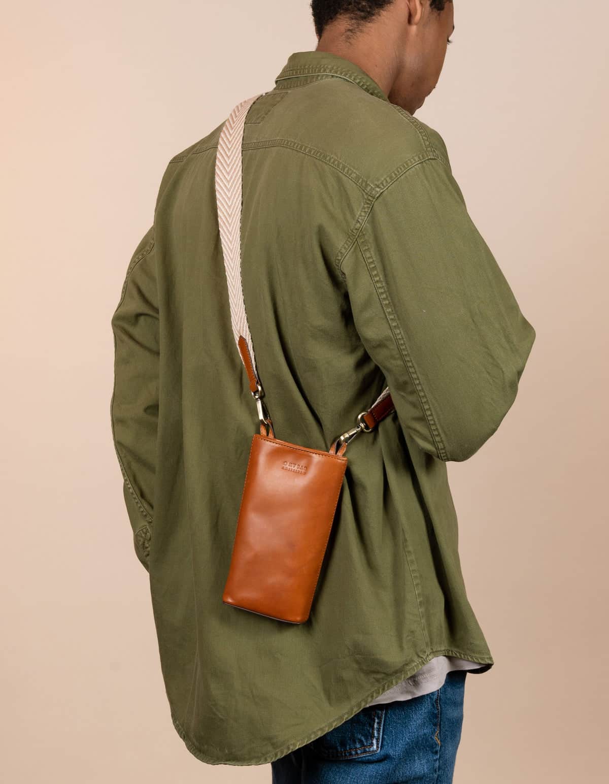 CharlieBag_Cognac_ClassicLeather_MaleModel_2_1200x