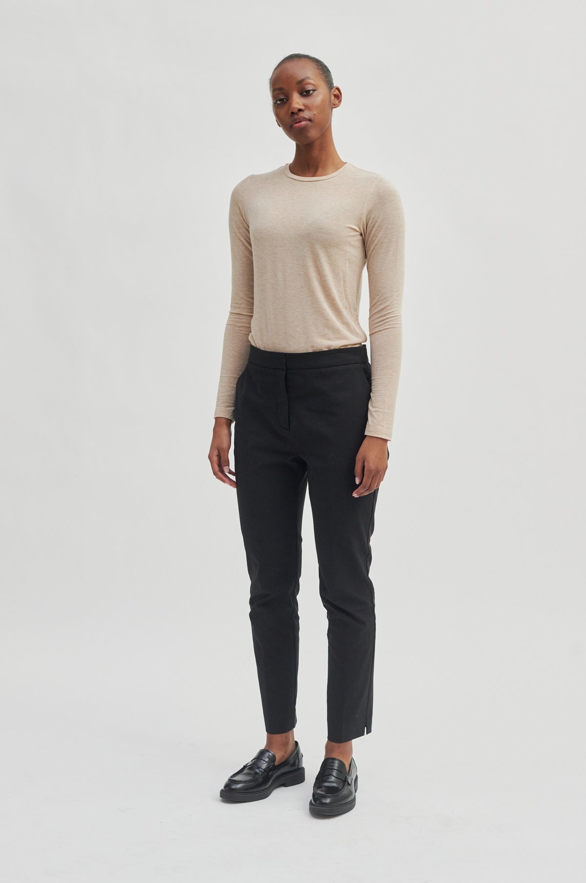 Second-Female_Jarao_Trousers_1