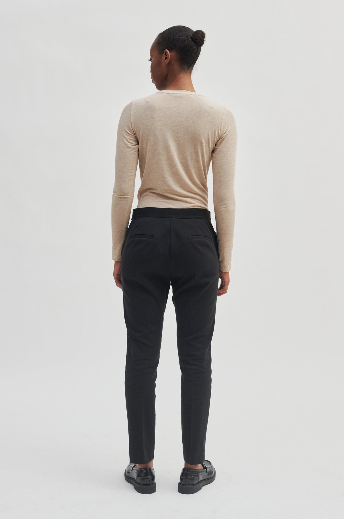 Second-Female_Jarao_Trousers_2