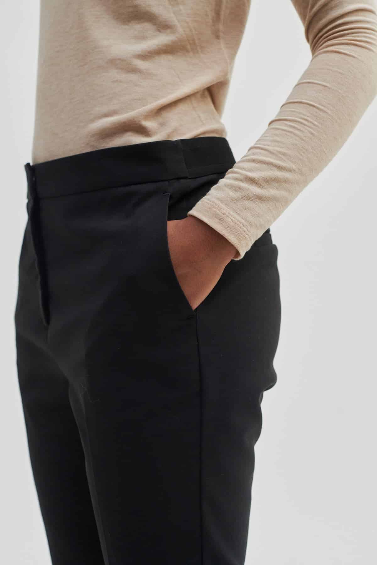 Second-Female_Jarao_Trousers_3