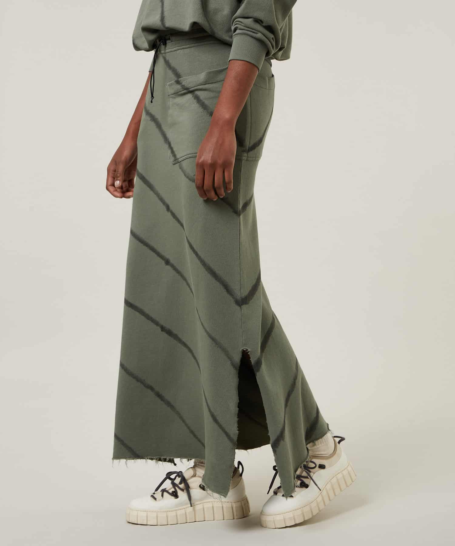 10DAYS_LONG-SKIRT- SPRAY-DYE_3