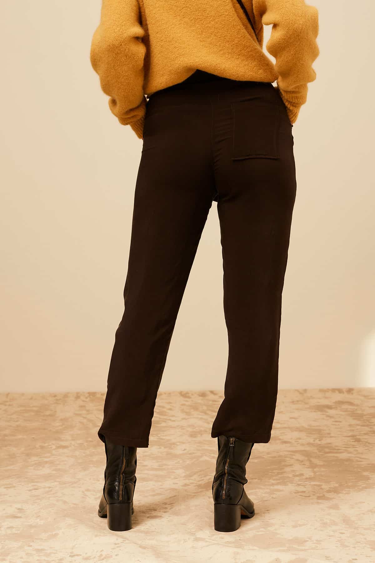 Humanoid_BRITA_CHOCO_trousers