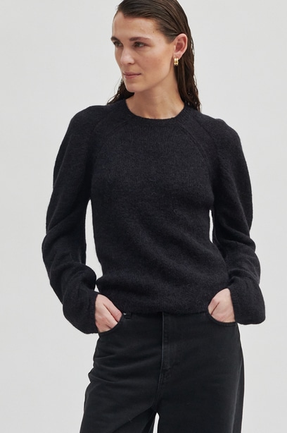 Second-Feamle_ELIRA_KNIT_BLACK_1