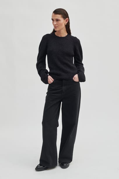Second-Feamle_ELIRA_KNIT_BLACK_5