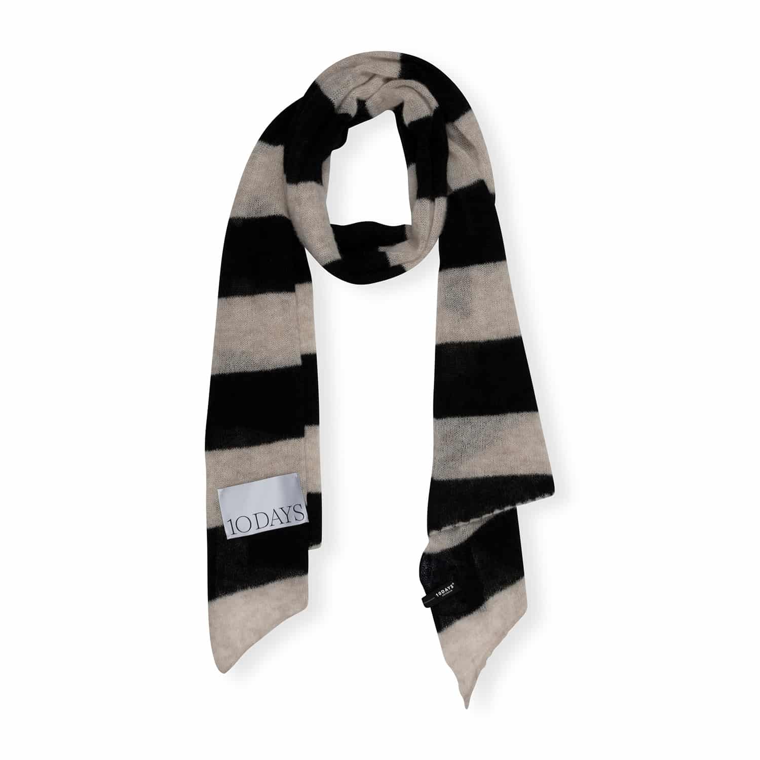 10DAYS_Scarf-knit-stripe