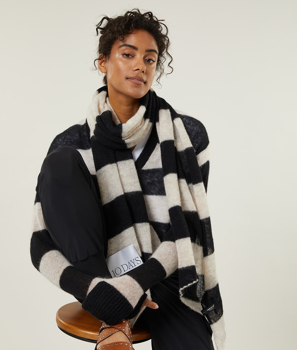 10DAYS_V-neck-sweater-stripe_2