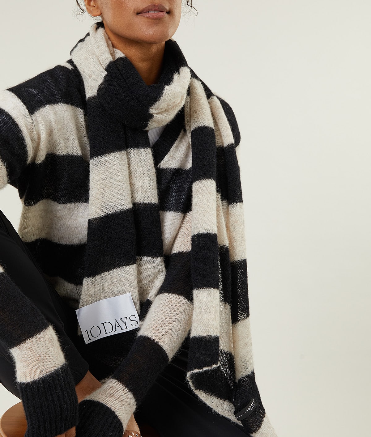10DAYS_V-neck-sweater-stripe_4